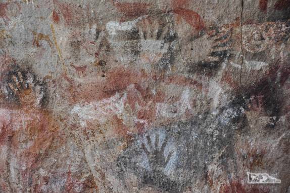 Algumas das mais de 800 mãos pintadas na Cueva de Las Manos, no sul da patagônia, na Argentina